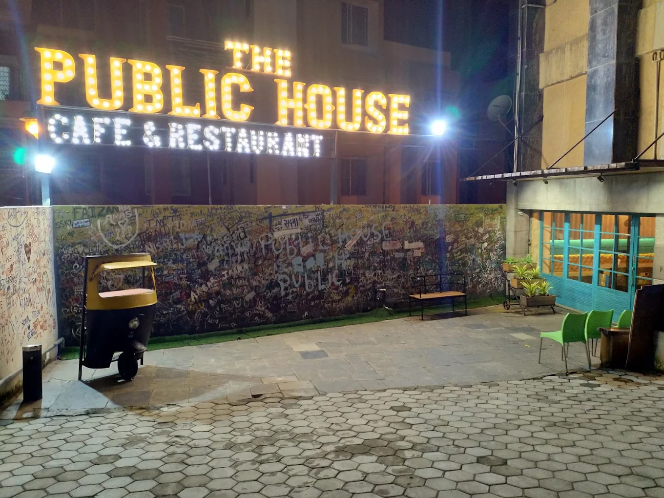 The Public House Restaurant Logo